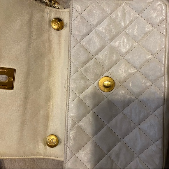 Vintage Chanel off-white leather gold plated flap bag! - Picture 8 of 16